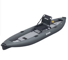 Laden Sie das Bild in den Galerie-Viewer, STAR Hecht aufblasbares Angelkajak / STAR Pike Inflatable Fishing Kayak by NRS
