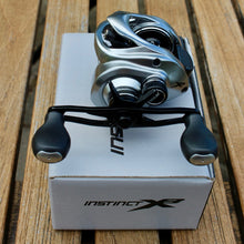 Laden Sie das Bild in den Galerie-Viewer, BFT Instinct INSX8 Baitcastrolle (Linkshand) / Baitcasting reel (left-handed)