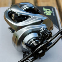 Laden Sie das Bild in den Galerie-Viewer, BFT Instinct INSX8 Baitcastrolle (Linkshand) / Baitcasting reel (left-handed)