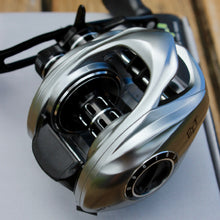 Laden Sie das Bild in den Galerie-Viewer, BFT Instinct INSX8 Baitcastrolle (Linkshand) / Baitcasting reel (left-handed)